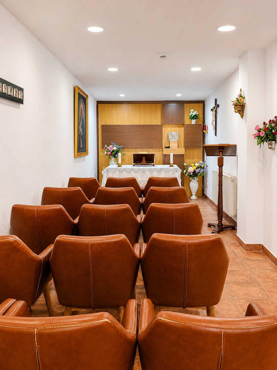 Capilla privada de Vereda del Sol, espacio de recogimiento con luz cálida